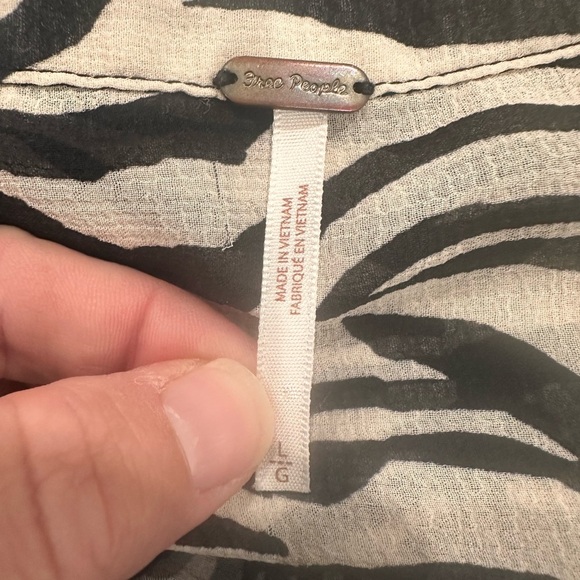 Free People Black and White Zebra Button-Down Shirt Large - Picture 4 of 6